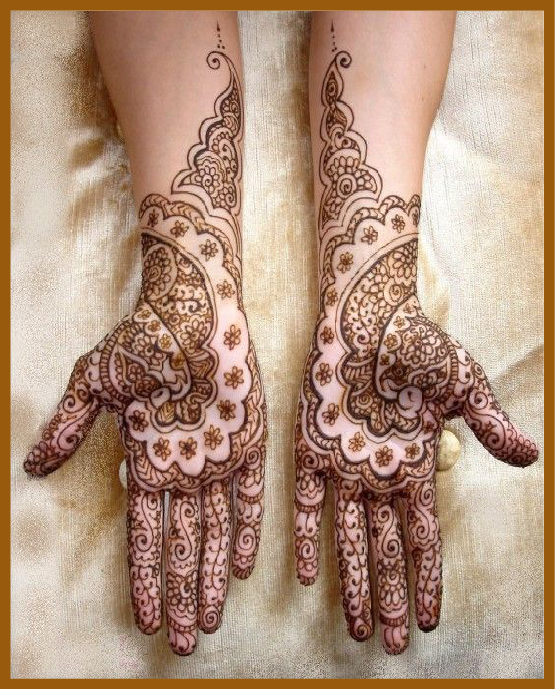 Stylish Front Hand Mehndi Design With Curved Floral Lines